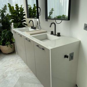Bancada em Originale Suprema Bianco banheiro 6