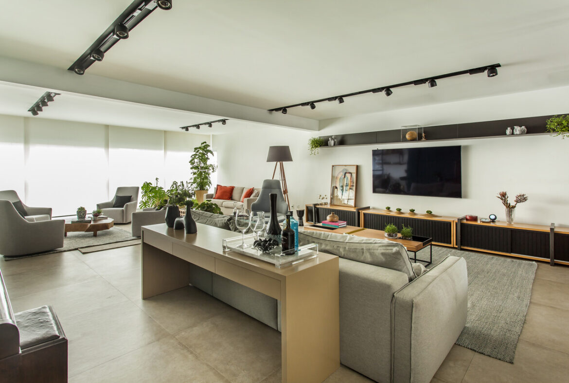 Apartamento moderno e aconchegante por Gigi Gorenstein