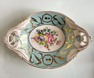 Projeto do artista visual Jorge Feitosa leva à Mata Lab obras autorais e um acervo formado ao longo de 20 anos em antiquários e feiras de antiguidades